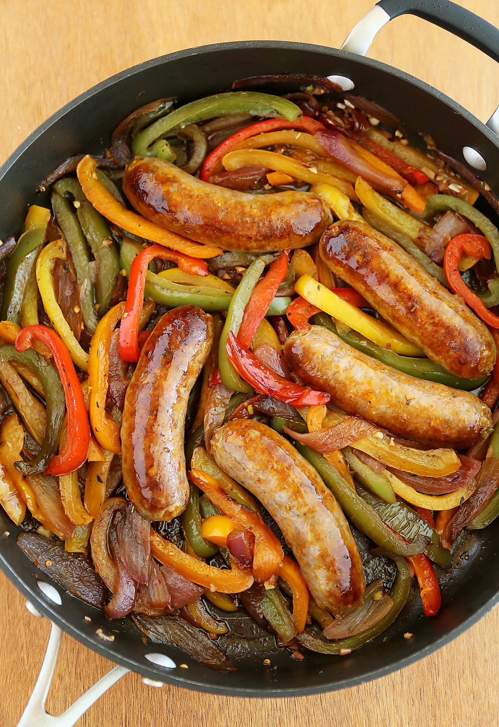 http://www.thecomfortofcooking.com/wp-content/uploads/2015/01/Skillet_Italian_Sausage_Peppers-6.jpg