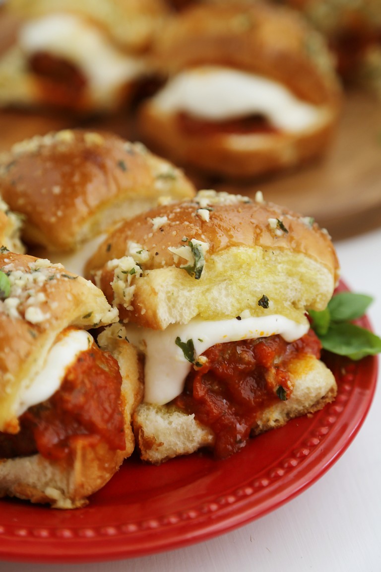 Cheesy Garlic Bread Meatball Sliders – The Comfort of Cooking