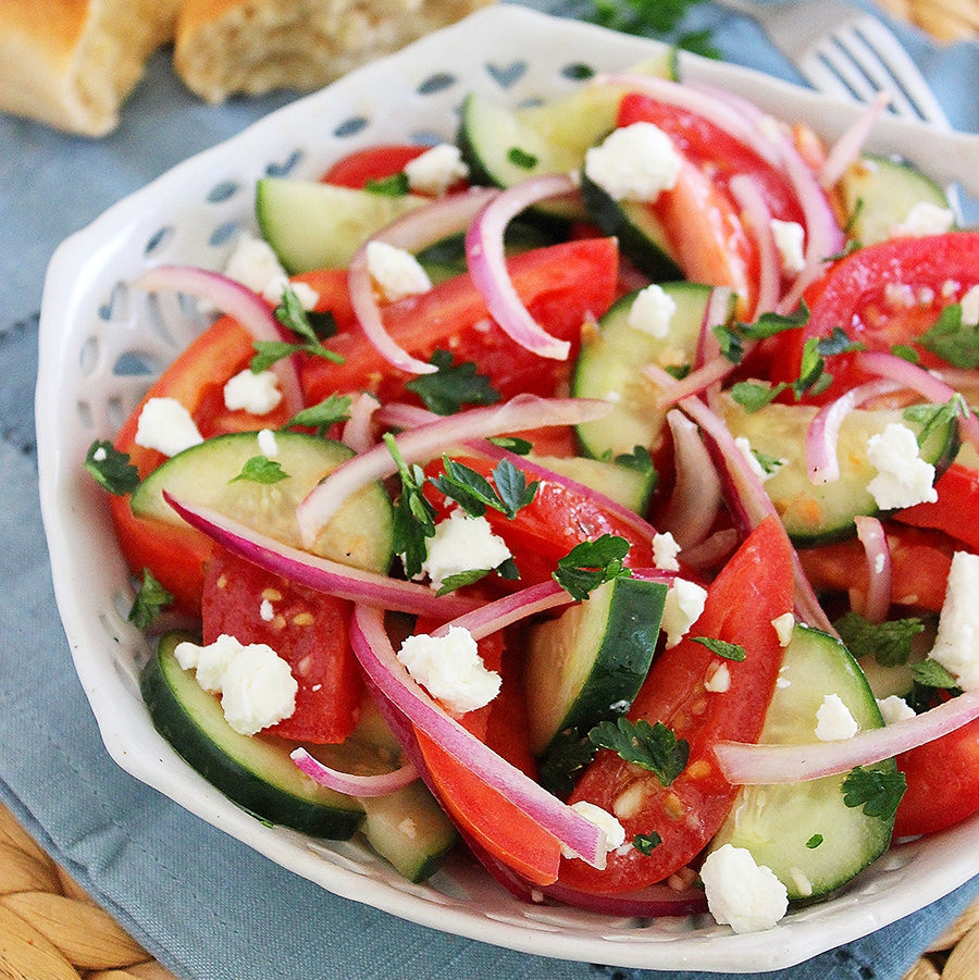 Салат с болгарским перцем и помидорами рецепт с фото