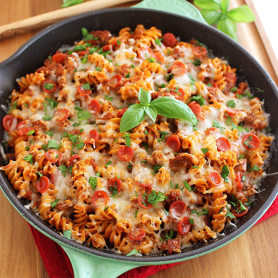 Cheesy Skillet Pizza Pasta – The Comfort of Cooking