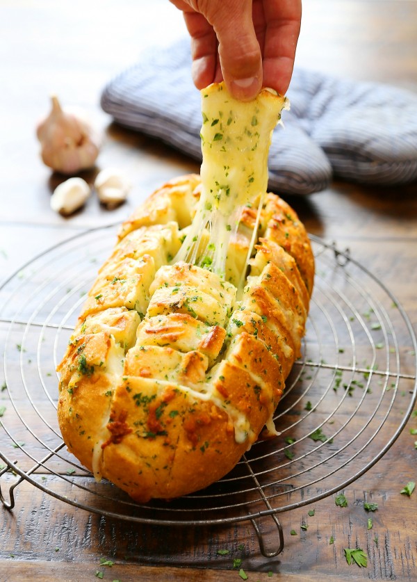 Cheesy Pull-Apart Garlic Bread – The Comfort of Cooking
