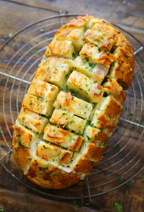 Cheesy Pull-Apart Garlic Bread – The Comfort of Cooking