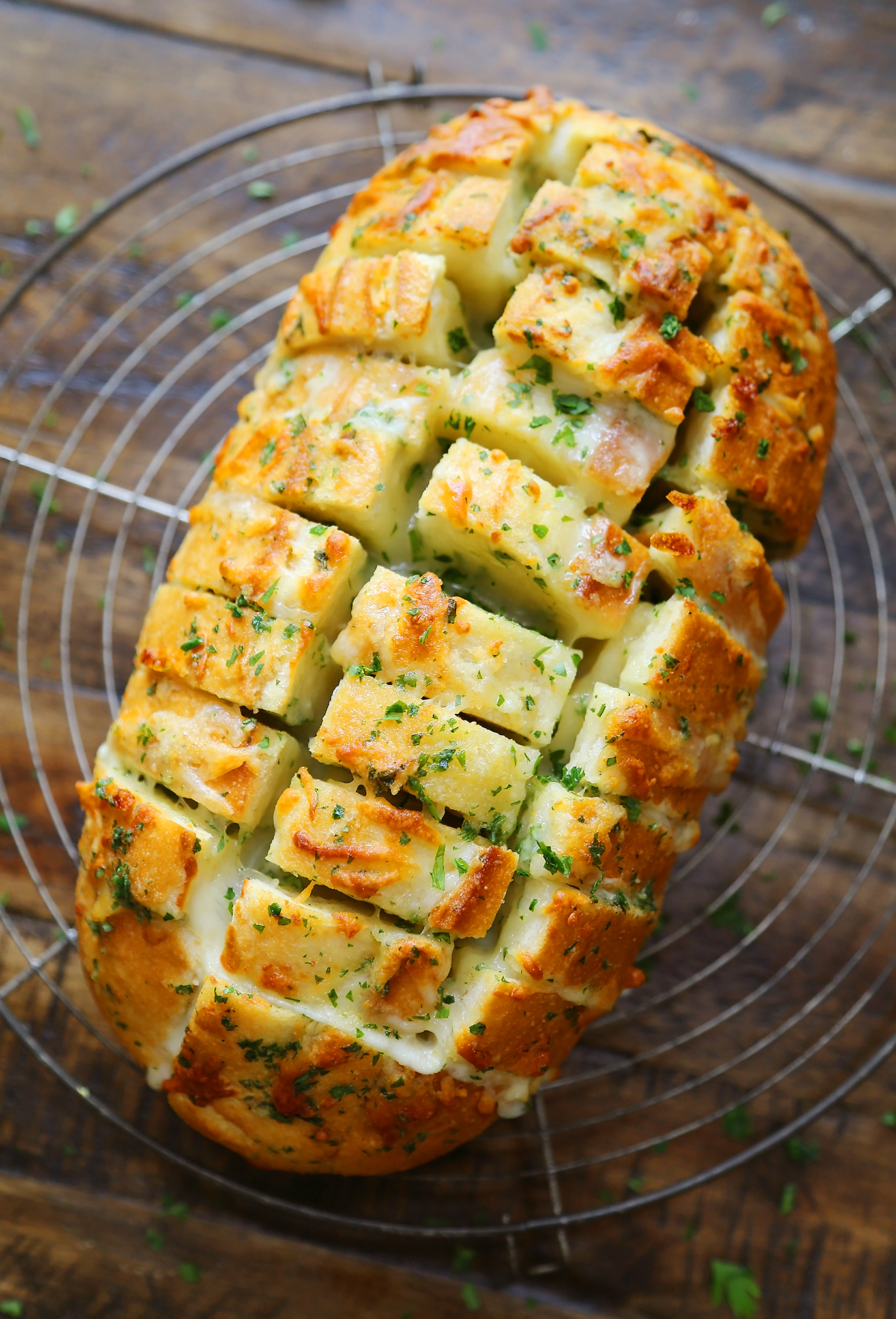 Cheesy Pull-Apart Garlic Bread – The Comfort of Cooking