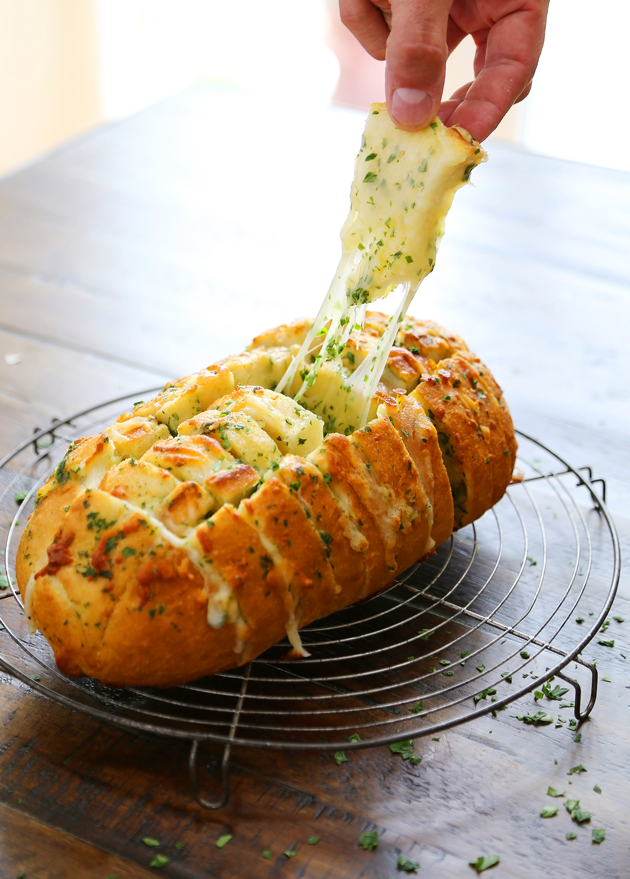 Cheesy Pull-Apart Garlic Bread – The Comfort of Cooking