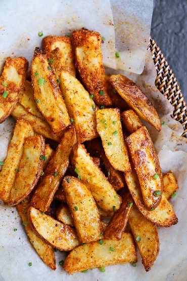 Crispy Garlic Parmesan Potato Wedges – The Comfort of Cooking