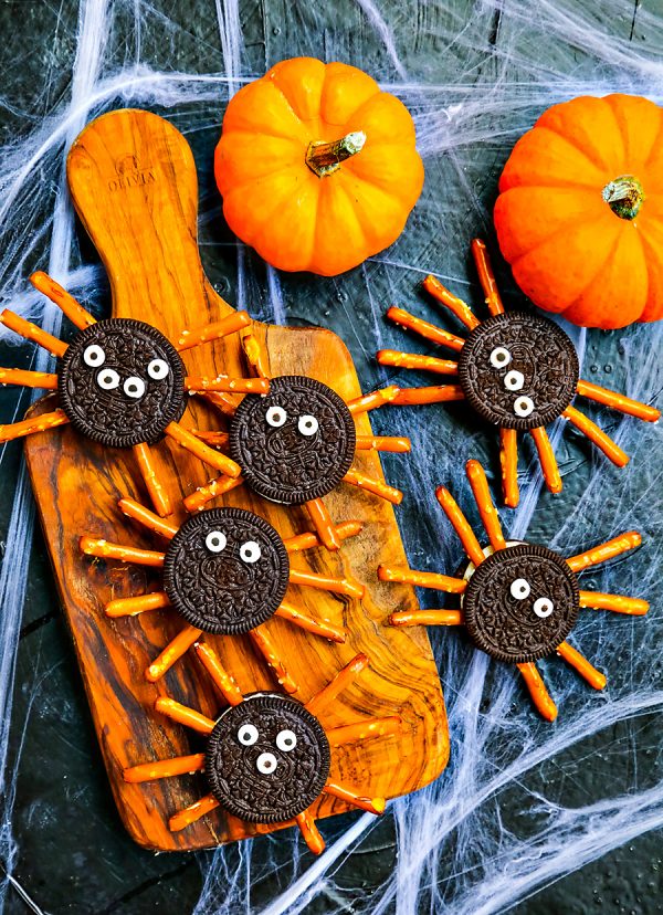 Oreo Pretzel Spider Cookies – The Comfort of Cooking