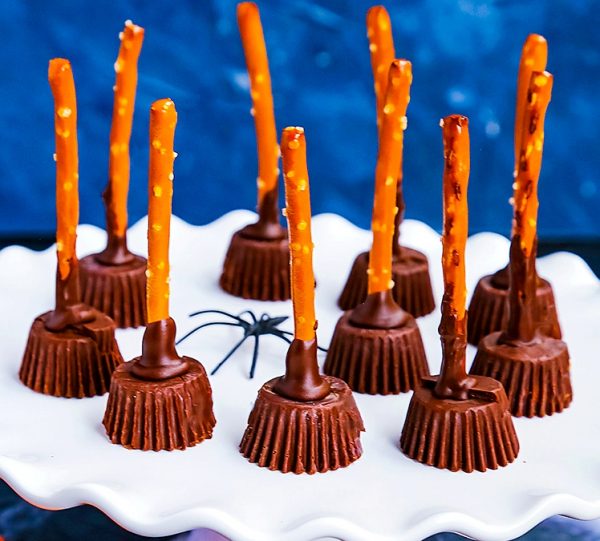 Chocolate-Pretzel Witches Broomsticks – The Comfort of Cooking